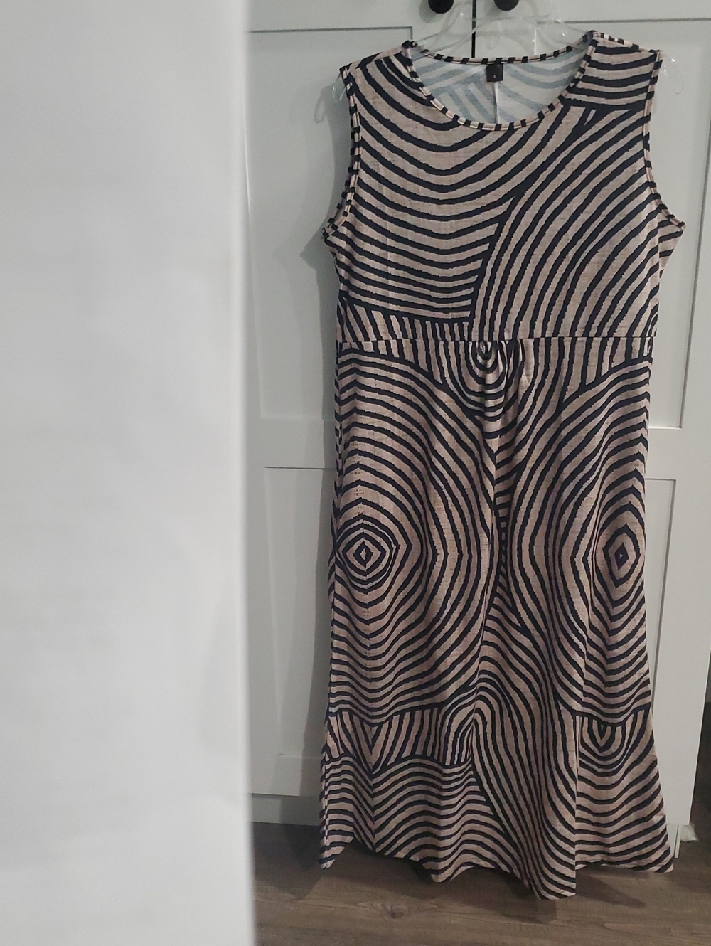 Sleeveless Black and Cream Patterned Midi Dress